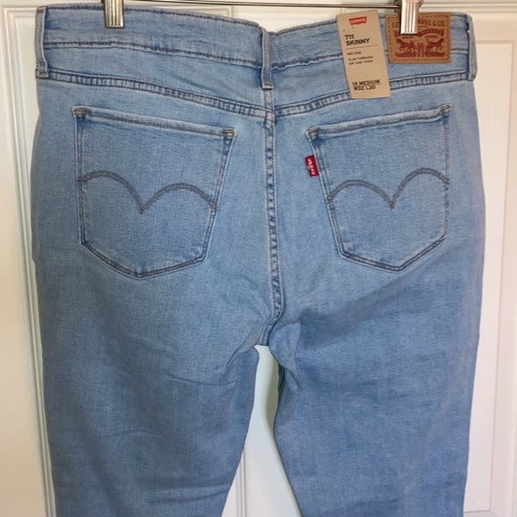 NWT Levi’s 711 Hypersoft Comfortable Ripped Jeans 32 MSRP $69.50 - Picture 10 of 10